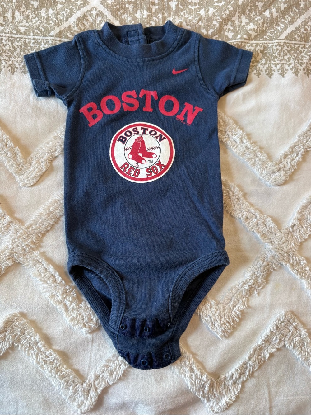 Red Sox Genuine Merchandise Navy Short-Sleeve Infant One-Piece Bodysuit 3-6 mo